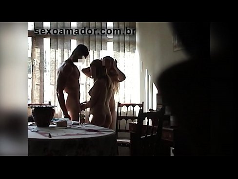 ❤️ Prietenii sexuali invită un bărbat uriaș și o partidă în trei cu el ❤️   at ro.tube-sexer-com.ru ❌❤