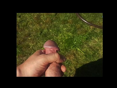 ❤️ O bunăciune fierbinte își face sex cu păsărica roz și ejaculează cu un squirt într-o grădină de vară ❤️ at ro.tube-sexer-com.ru ❌❤
