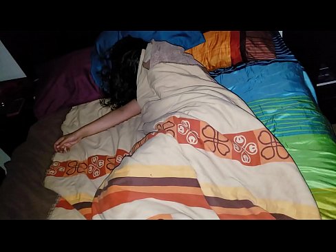 ❤️ Fiul vitreg care își ceartă tânăra mamă vitregă în timp ce ea doarme. ❤️   at ro.tube-sexer-com.ru ❌❤