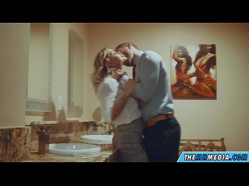 ❤️ Când o blondă cu sânii mari te seduce într-o toaletă publică ❤️   at ro.tube-sexer-com.ru ❌❤
